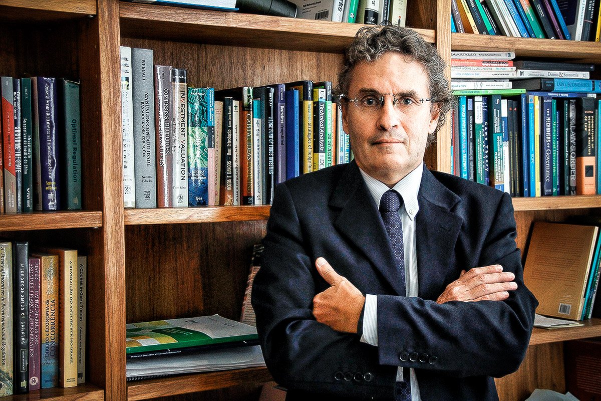 "Política econômica está ligada à política de saúde", diz Armando Castelar