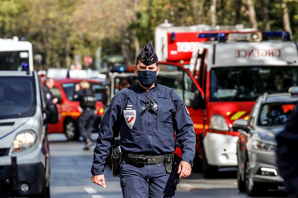 Ataque à faca perto de endereço do Charlie Hebdo deixa 4 feridos em Paris