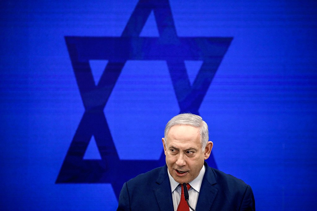 Com ex-aliados e protegidos se recusando a se sentar com ele enquanto é julgado, Netanyahu não conseguiu formar um governo de maioria viável (Amir Cohen/Reuters)