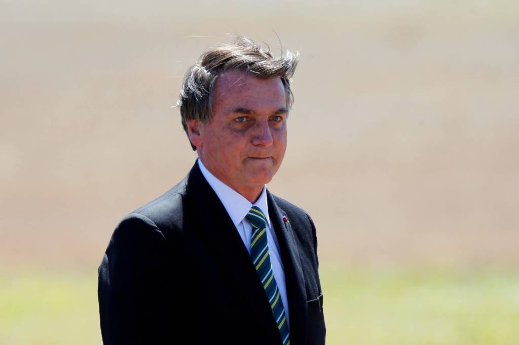 Mulher cobra Bolsonaro sobre preço do arroz durante passeio do presidente