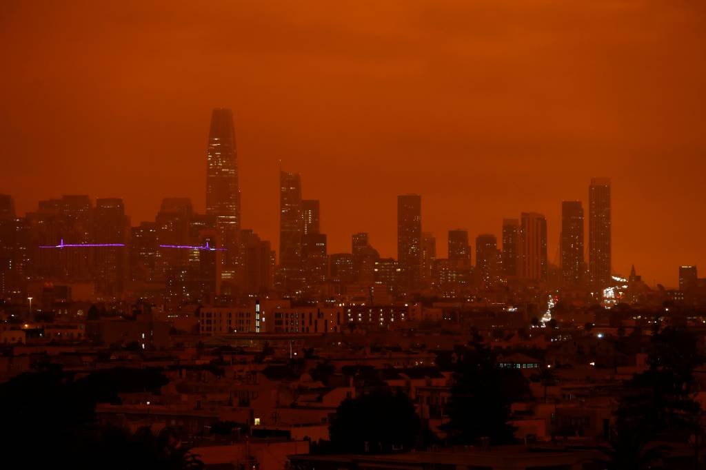 Incêndios na Califórnia deixam vermelho o céu de São Francisco