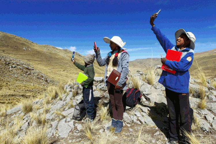 Peru: cerca de 300 mil alunos já abandonaram o sistema educacional do país em 2020 (AFP/AFP)