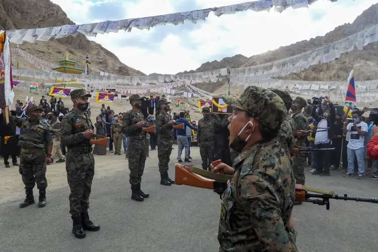 China e Índia trocam acusações sobre tiros na fronteira (Mohd Arhaan ARCHER/AFP)