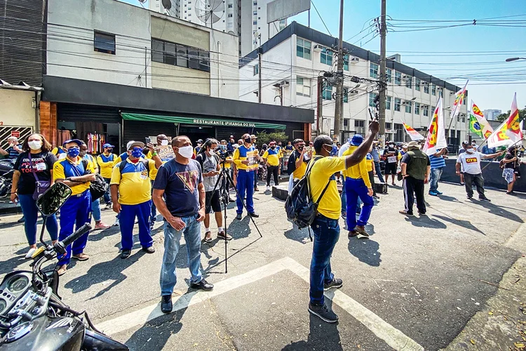 Funcionarios do correio em greve na manifestação em frente ao predio dos correios na Vila Leopoldina desta terca feira
data: 08/09/2020
Foto: Leandro Fonseca (Leandro Fonseca/Exame)