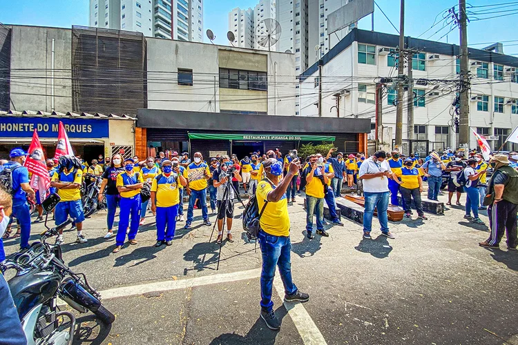 Correios: Magalu e Amazon estão entre os gigantes que travam uma corrida no comércio eletrônico brasileiro para reduzir os prazos de entrega de seus produtos e conquistar mais clientes (Leandro Fonseca/Exame)