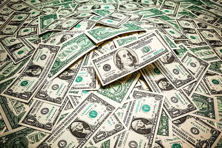 Dólar: moeda americana vinha de duas semanas consecutivas de queda (Yuji Sakai/Getty Images)