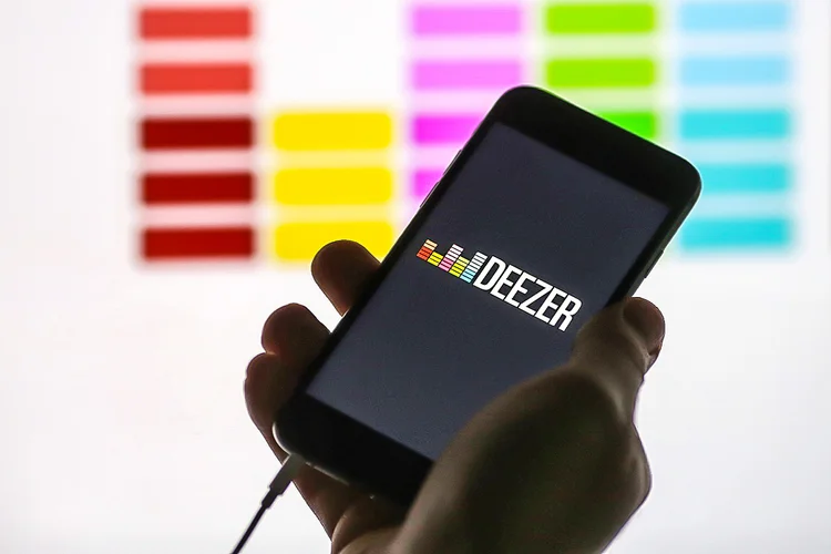 Deezer: um estudo da plataforma mostra que o consumo de podcasts cresceu expressivamente na quarentena.  (Chris Ratcliffe/Bloomberg)