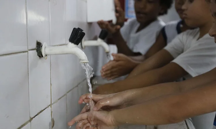 Após vai e vem judicial, escolas particulares podem reabrir no DF (© Fernando Frazão/Agência Brasil)