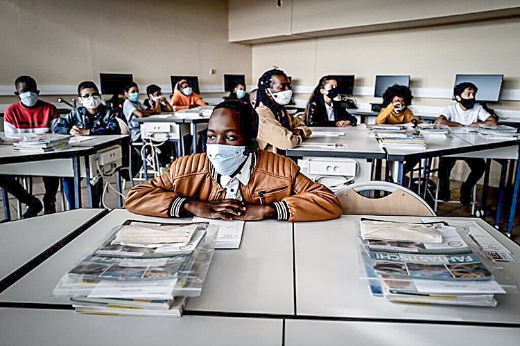 França fecha 22 escolas após casos de covid-19