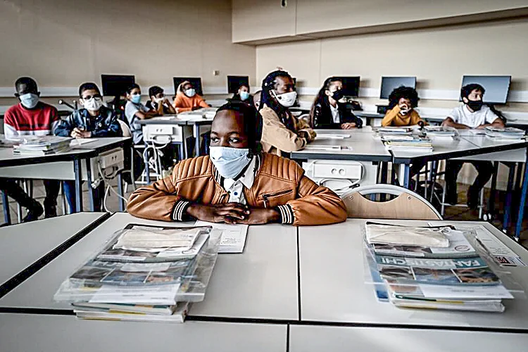 Na terça-feira, 12,4 milhões de alunos iniciaram o ano letivo na França (JEFF PACHOUD/AFP)