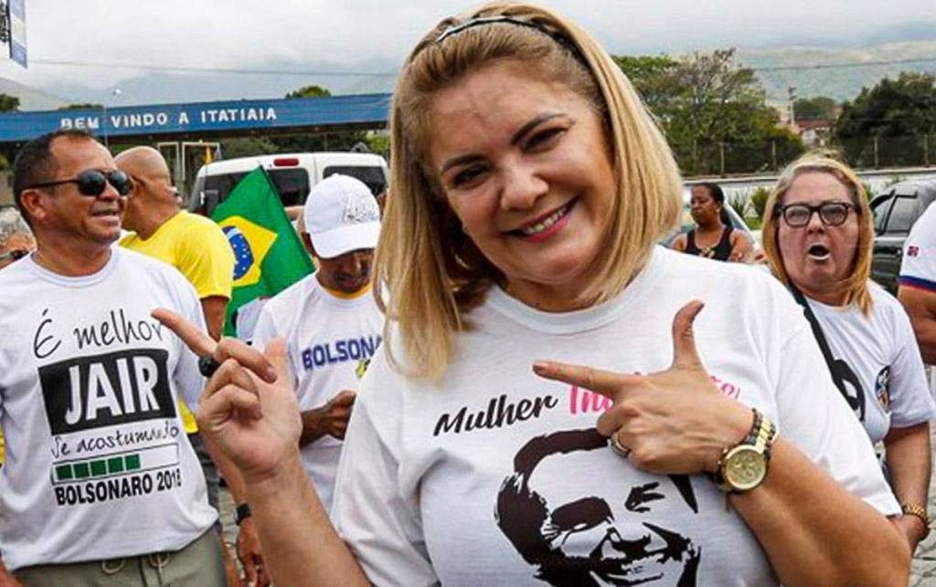 Parentes de ex-esposa de Bolsonaro sacaram R$ 2 mi em mais de 4 mil saques