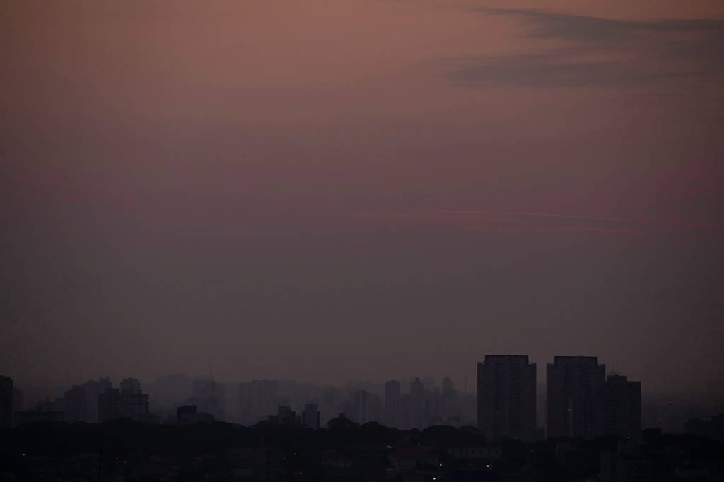 Fumaça das queimadas já chegou a SP e chuva negra de 2019 deve se repetir