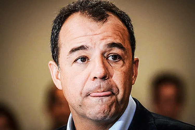SÉRGIO CABRAL: Ex-governador, que está preso, é acusado agora de ter se beneficiado de esquema com empreiteiras para pagamento de propina de 5% sobre o valor dos contratos / Marcelo Fonseca/ FolhaPress (Marcelo Fonseca/Folha de S.Paulo)