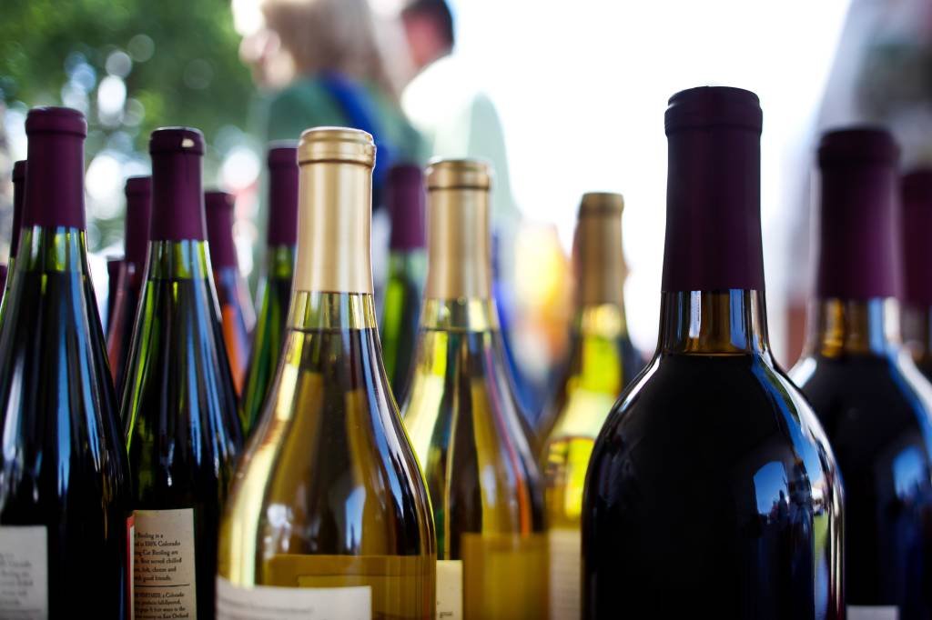 Queima de estoque: massas e vinhos com até 60% de desconto e entrega em casa