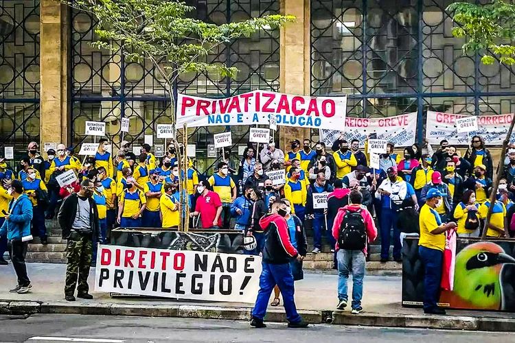 Funcionários dos Correios fizeram greve de 35 dias contra a privatização e mudanças no acordo coletivo (Sintect-Cas/Divulgação)