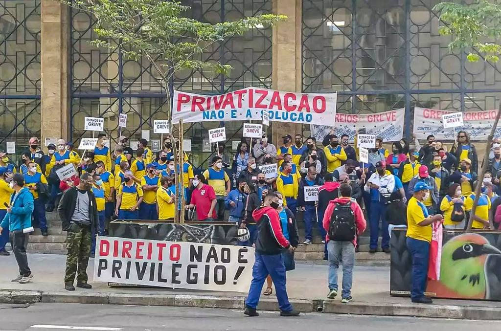 Manifestação de funcionários dos Correios: categoria decide se continua a greve na próxima segunda, dia 21 (Sintect-Cas/Divulgação)