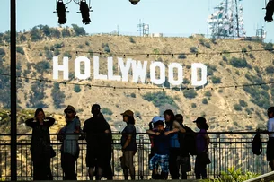 Trump anuncia tarifa de 100% sobre filmes estrangeiros para fortalecer Hollywood