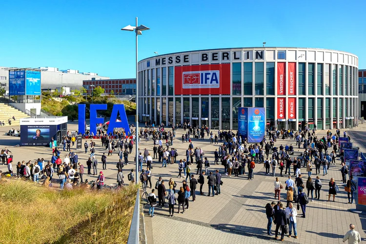 Entrada da IFA em 2019: feiras com multidões devem dar espaço a formatos híbridos, misturando uma presença física limitada e interações virtuais (Divulgação/Divulgação)