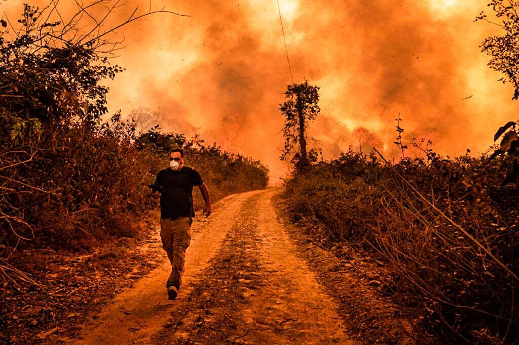 O ministro do Meio Ambiente credita as queimadas intensas no Pantanal à seca recorde na região (NurPhoto / Colaborador/Getty Images)