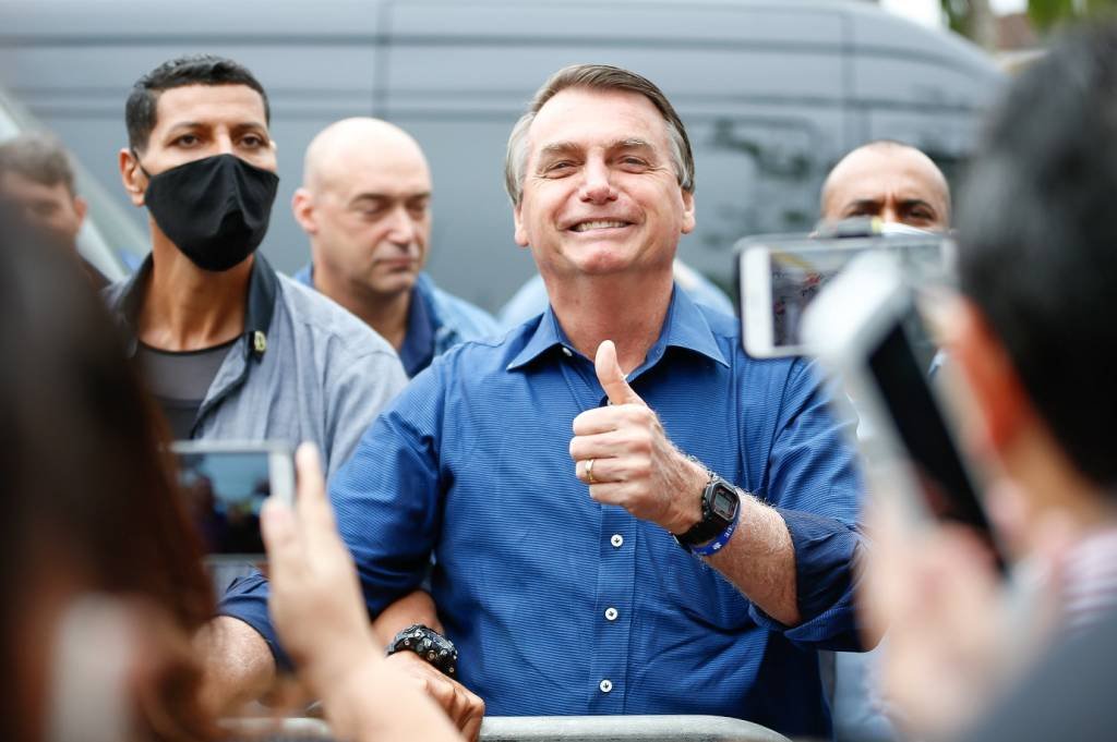Bolsonaro pede que supermercados tenham "patriotismo" e baixem preços