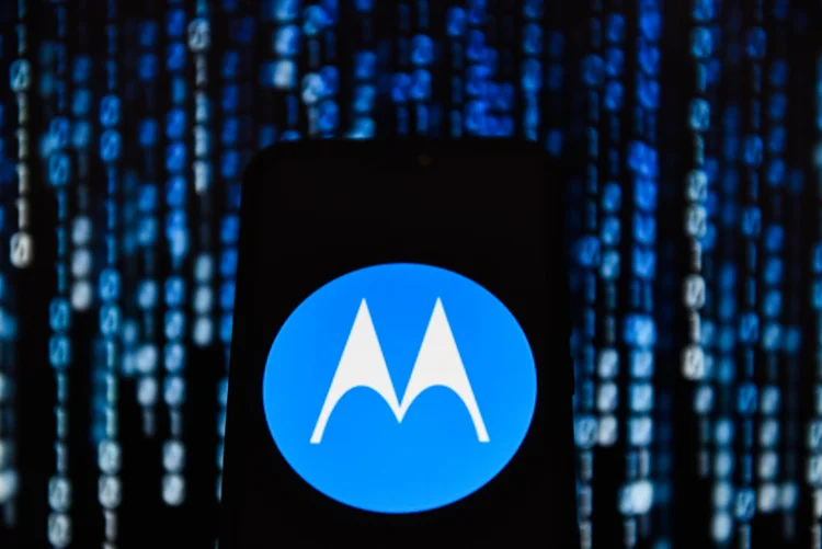 Motorola: empresa voltou ao segmento do iPhone com o Motorola Edge, lançado em 2020. Agora, companhia reforça presença no mercado topo de linha (Omar Marques/SOPA Images/LightRocket/Getty Images)