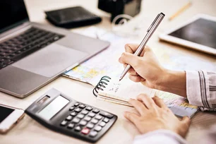 Imagem referente à matéria: Faculdade de Administração tem muita matemática? Descubra o que esperar das aulas