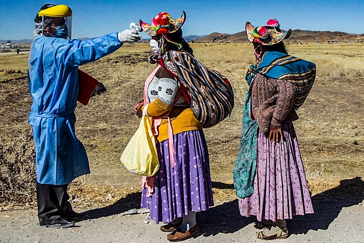 Vacina contra coronavírus: voluntários têm entre 18 e 75 anos (Carlos MAMANI/AFP)