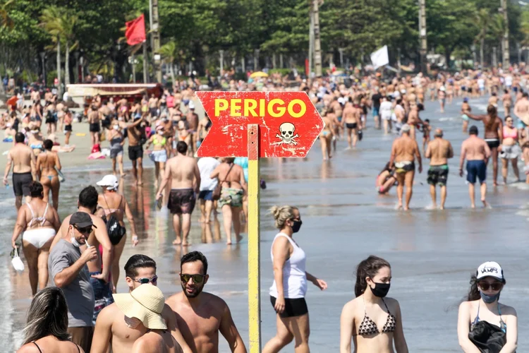 Foto de arquivo: em São Sebastião, as praias estavam praticamente lotadas de banhistas na manhã desta quinta-feira, 4 (Fernanda Luz/AGIF/Agência de Fotografia/Estadão Conteúdo)