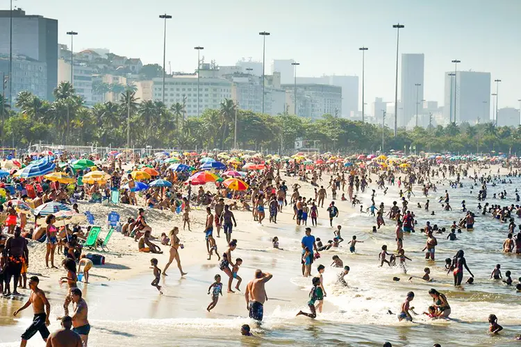 Praias: decisão do governo do estado de SP para a fase amarela teve reações distintas entre as cidades do litoral paulista (Tânia Rêgo/Agência Brasil)