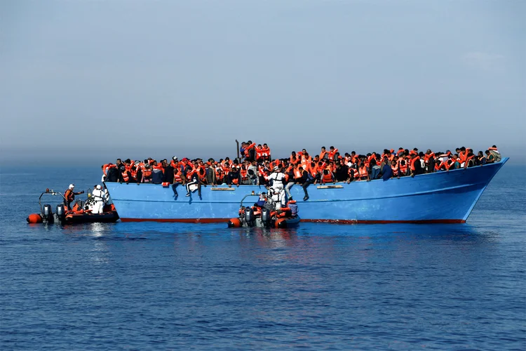 Refugiados resgatados no mar Mediterrâneo em 2017: regras atuais sobrecarregam os países do sul da Europa (Darrin Zammit Lupi/Reuters)