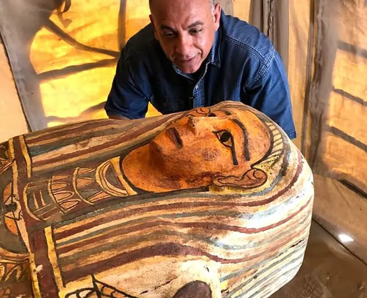 Em 2.500 anos, os sarcófagos nunca haviam sido abertos (divulgação/Ministério das Antiguidades do Egito/Divulgação)