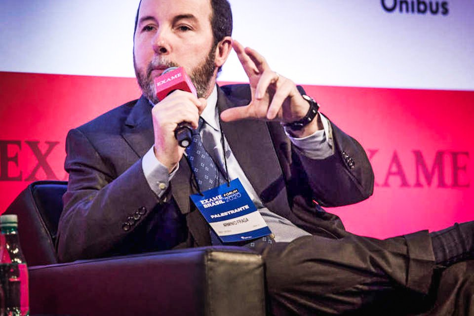 Investidores precisam evitar ideias mirabolantes na bolsa, diz Armínio