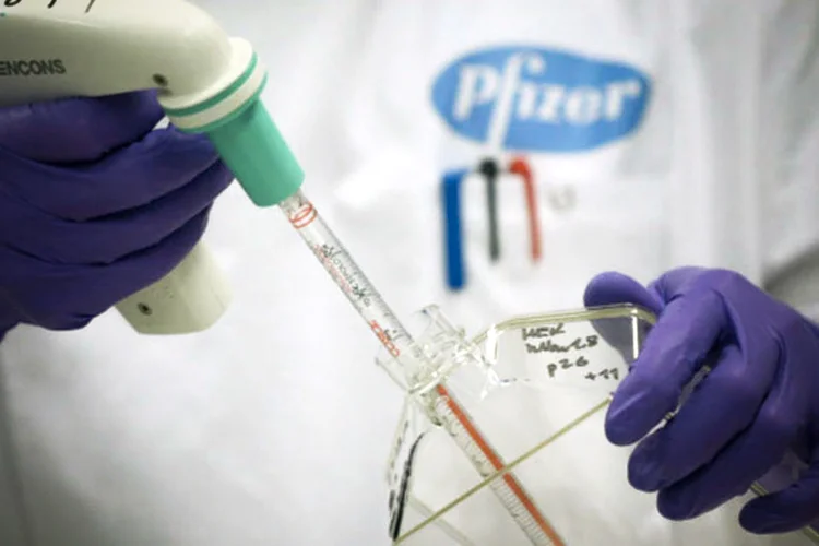 Pfizer: Vacina que mostrou ter eficácia superior a 90% pode entrar no Programa Nacional de Imunização do Ministério da Saúde (Chris Ratcliffe/Bloomberg)