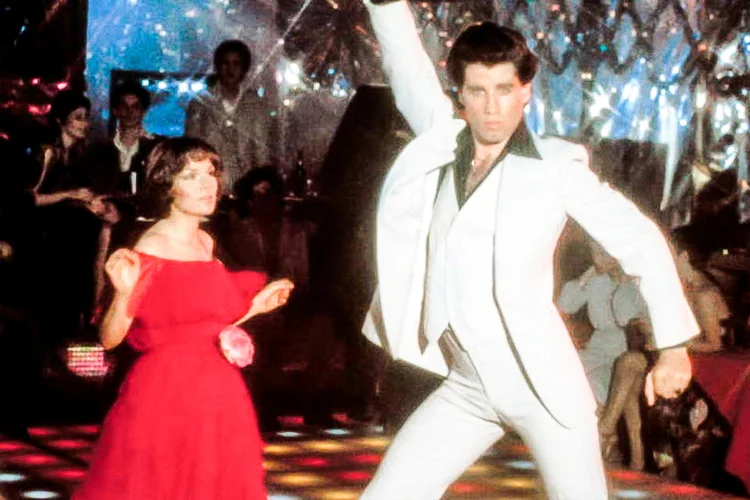 Tony Manero: personagem de John Travolta em filme é ficção, mas corresponde a muita gente na vida real (Paramount Pictures/Victoria & Albert Museum via Bloomberg/Bloomberg)