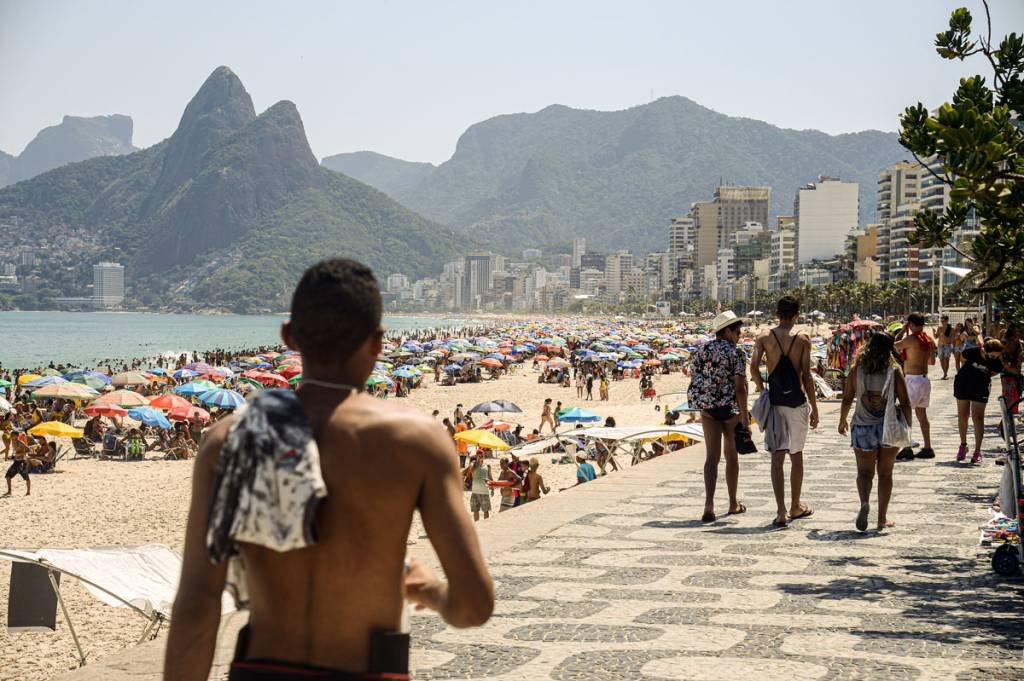 RJ: Calor e dia de céu azul lotam praias na zona sul (Tomaz Silva/Agência Brasil)