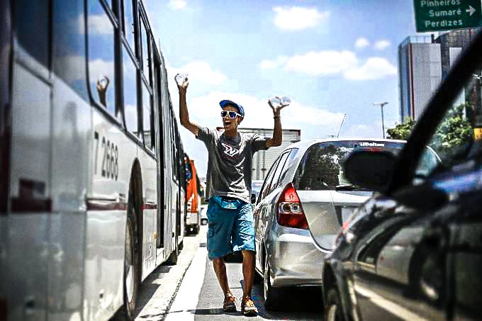 Vendedor ambulante: a informalidade vai dificultar a recuperação do Brasil mais do que nas outras crises (Nacho Doce/Reuters)