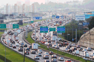 Imagem referente à matéria: Vai viajar no Carnaval? Veja os melhores horários para pegar a estrada em SP