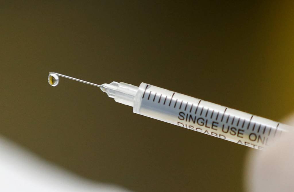 Pfizer vai dobrar número de voluntários de sua vacina em SP e na Bahia