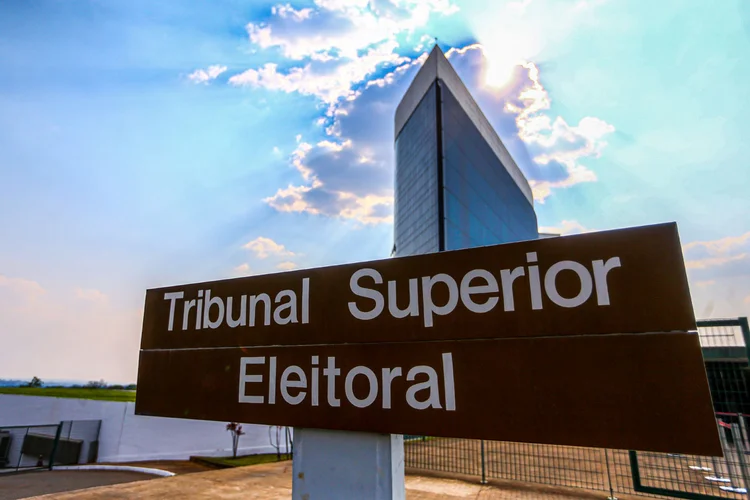 O serviço para quitação de multas está disponível na página do Tribunal Superior Eleitoral (TSE) na internet e nos portais dos tribunais regionais eleitorais (TREs) (Marcelo Camargo/Agência Brasil)