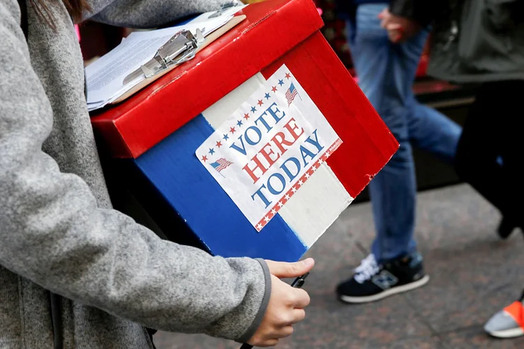 VOTAÇÃO ANTECIPADA: Em alguns estados americanos, eleitores já podem registar seu voto desde o fim de setembro. (Mike Segar/Reuters)