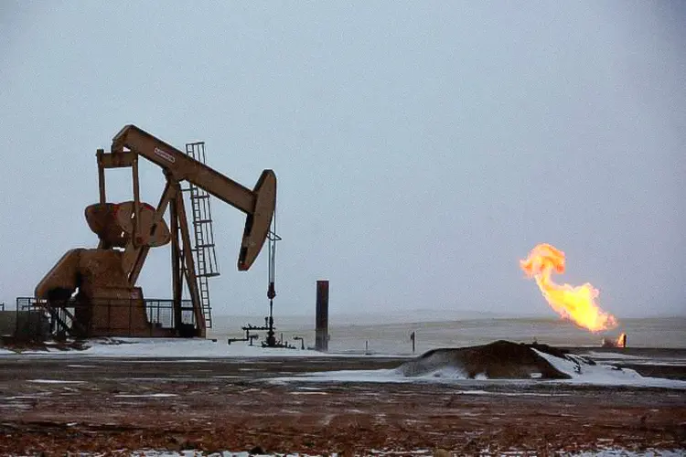 Equipamento de extração de petróleo: preço do barril cai abaixo de US$ 90 (Shannon Stapleton/Reuters)
