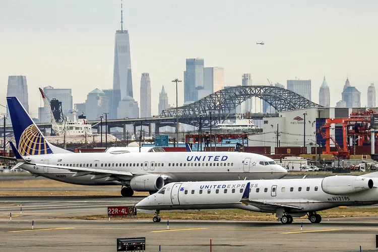 United Airlines: corte de despesas deve estar amortecer perdas com a covid-19 (Chris Helgren/Reuters)