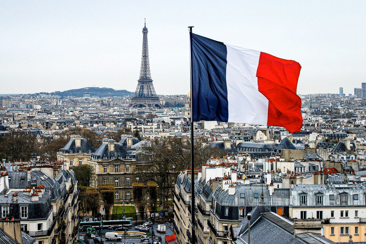 A força-tarefa para pintar a Torre Eiffel de dourado até as Olimpíadas