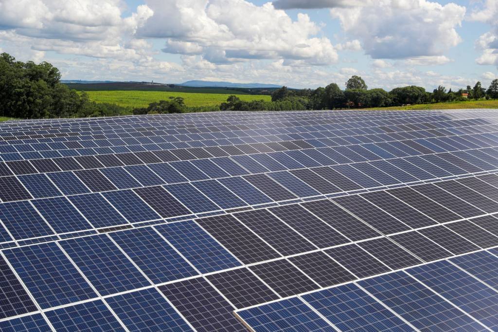 Uma fazenda de painéis solares fotovoltaicos é vista em Porto Feliz, estado de São Paulo, Brasil 13 de fevereiro de 2020. REUTERS / Amanda Perobelli