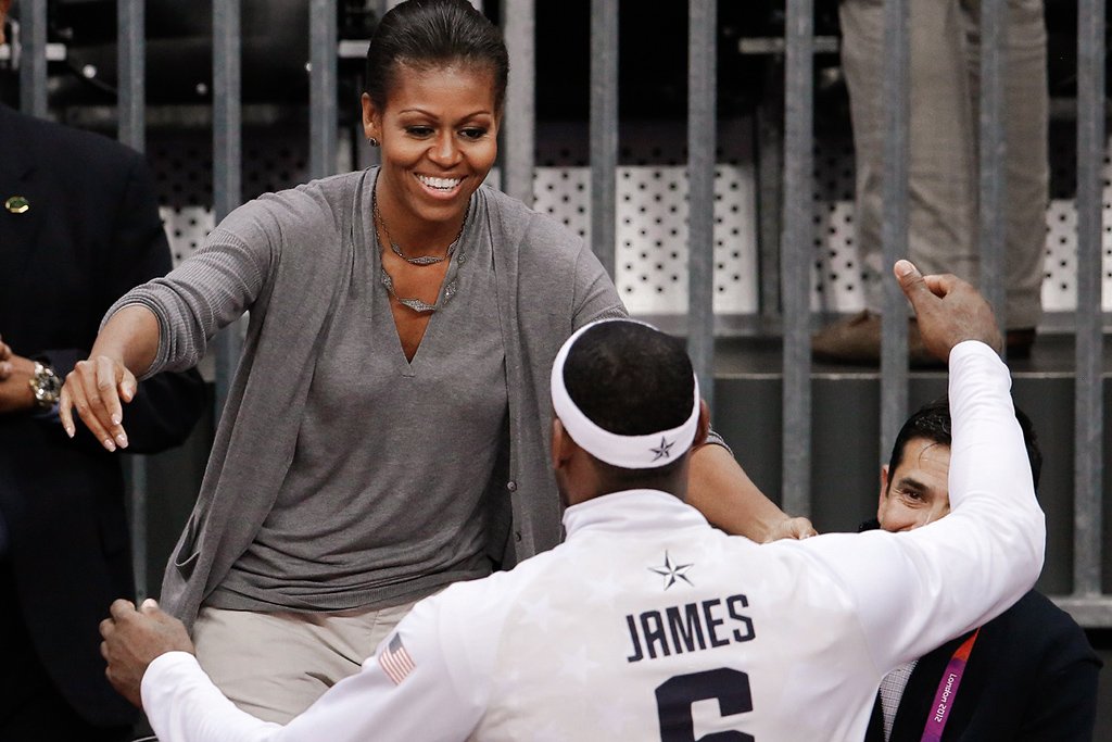 Michelle Obama e LeBron fazem parceria para incentivar voto nos EUA
