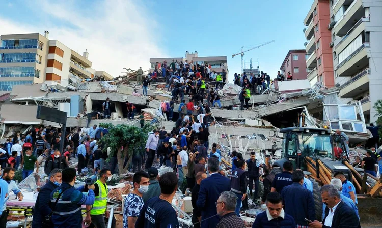 Forte terremoto atinge Mar Egeu, Turquia e Grécia
 (Tuncay Dersinlioglu/Reuters)