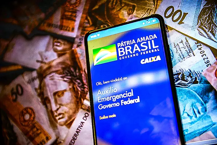 Os recursos podem ser movimentados pelo aplicativo Caixa Tem e na rede lotérica de todo o país (Marcelo Camargo/Agência Brasil)