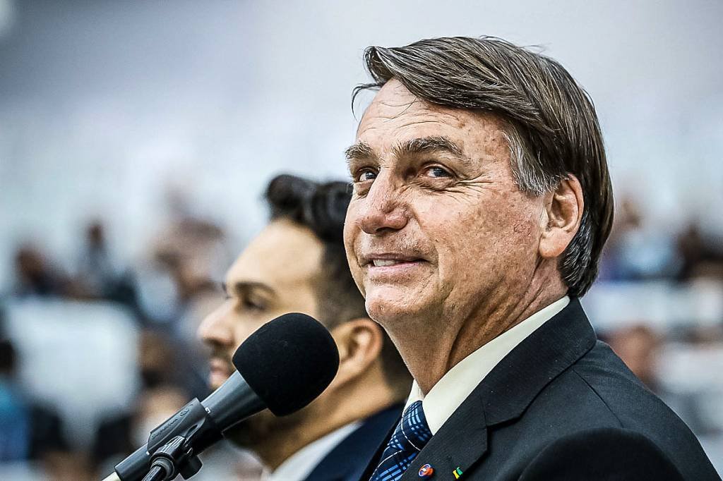 Em live, Bolsonaro faz "horário eleitoral gratuito" e pede votos a aliados