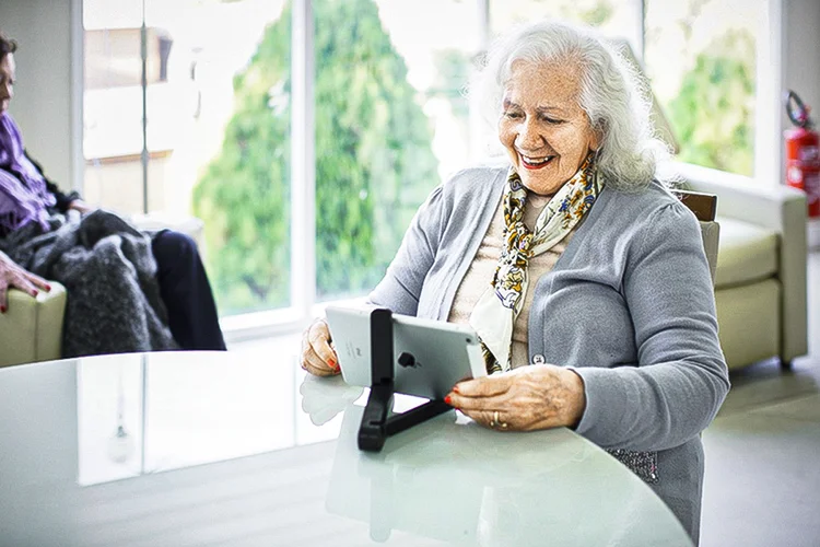 Tecnologia: população com mais de 55 anos acabou demorando a adotar as novas tecnologias (Agibank/Divulgação)