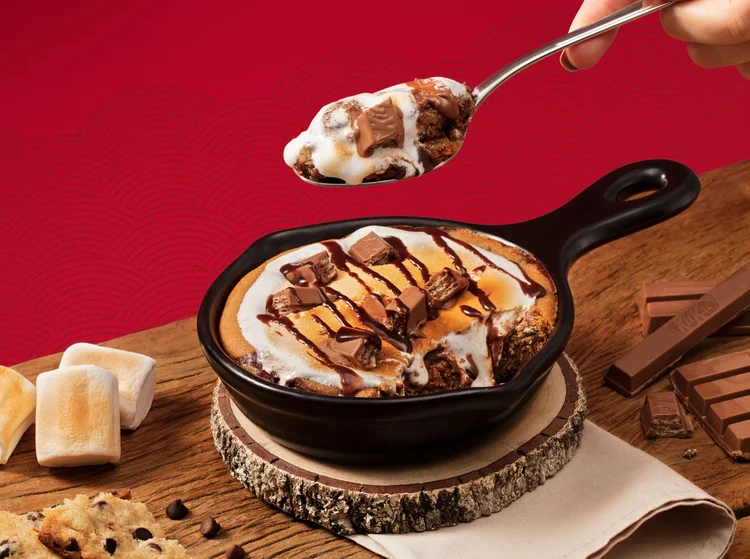 S’mores Outback: sobremesa é lançada em parceria com a KitKat (Outback/Divulgação)